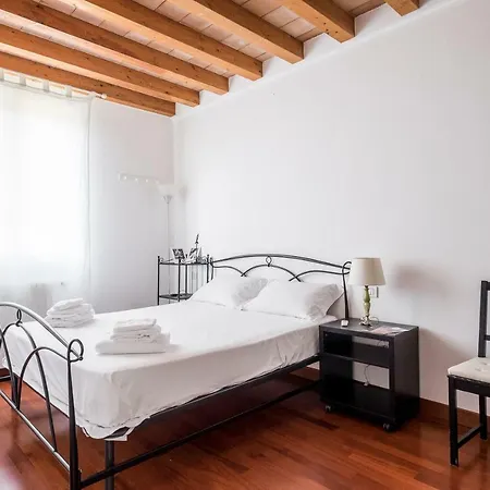 公寓 Giotto 23, Accogliente E In Zona Residenziale. 博洛尼亚